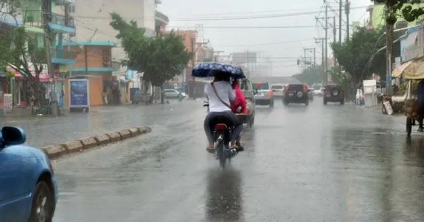 COE mantiene alerta verde en 8 provincias  por vaguada