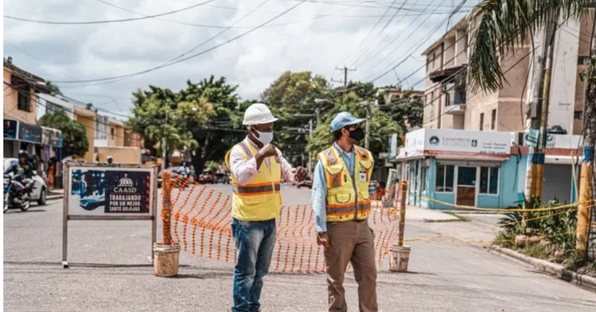 Operativo CAASD corrige averías en Santo Domingo Este