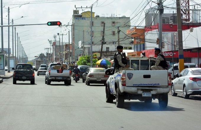 Policía captura prófugos y ocupa armas de guerra en mega operativo SDE