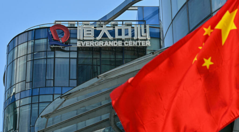 Gigante inmobiliario chino Evergrande suspende operaciones en bolsa Hong Kong