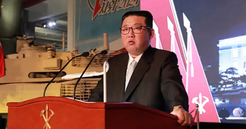 Kim Jong-Un promete «ejército invencible» para Corea del Norte