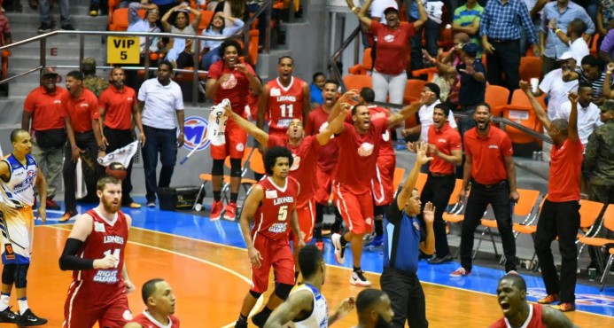 Leones derrotan a Titanes y son nuevos Campeones del baloncesto LNB