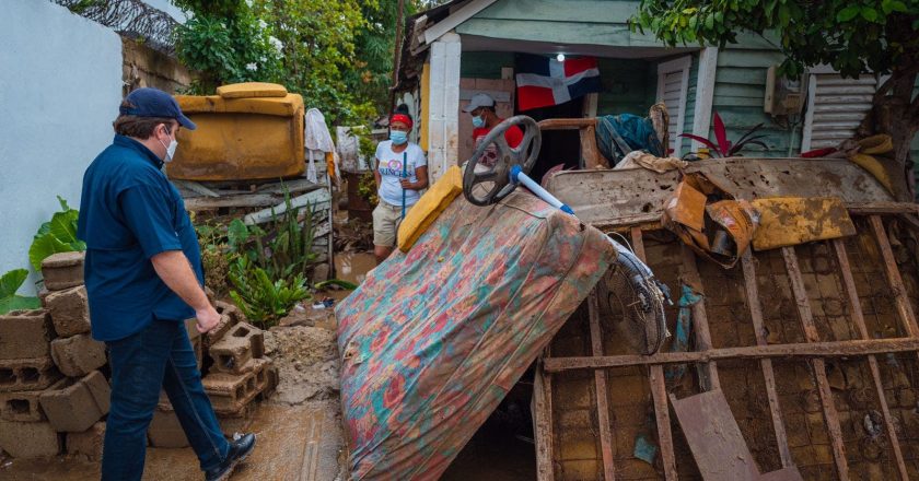 Gobierno va en auxilio de familias afectadas por lluvias en Montecristi